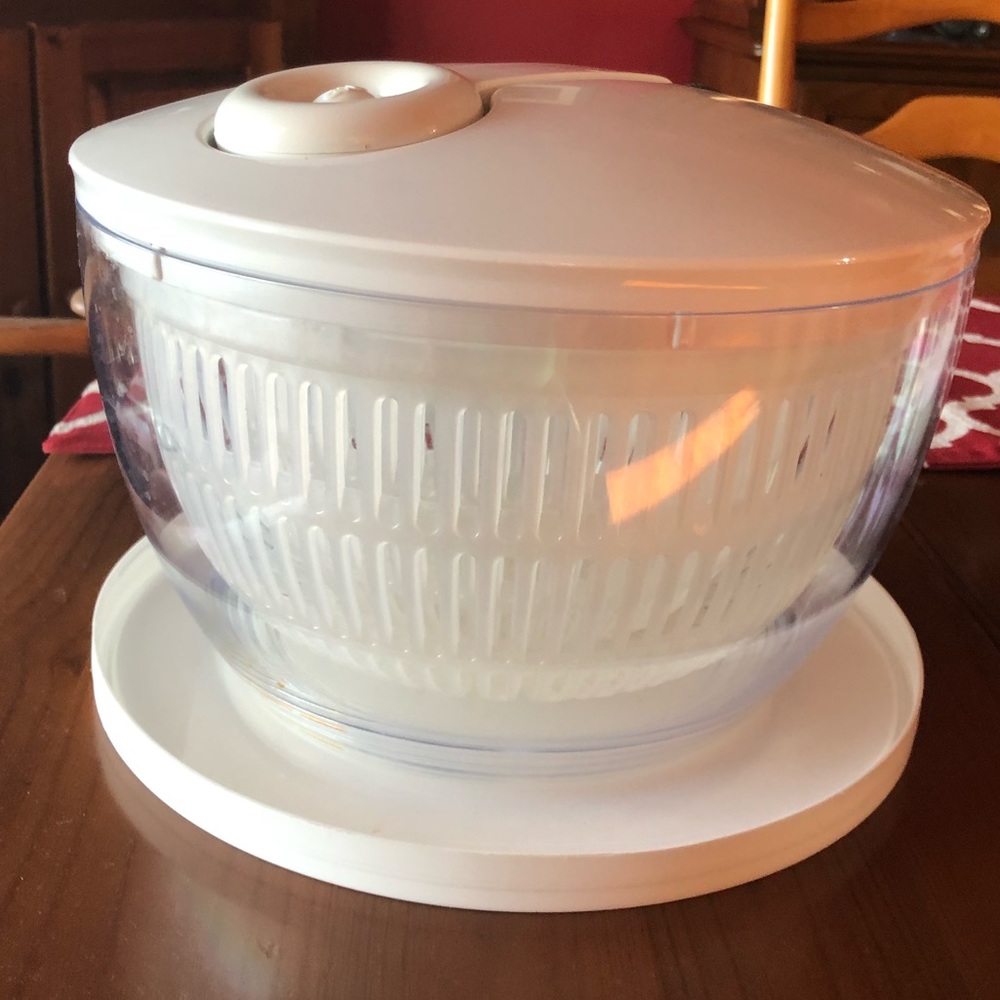 Pampered Chef salad and berry spinner
